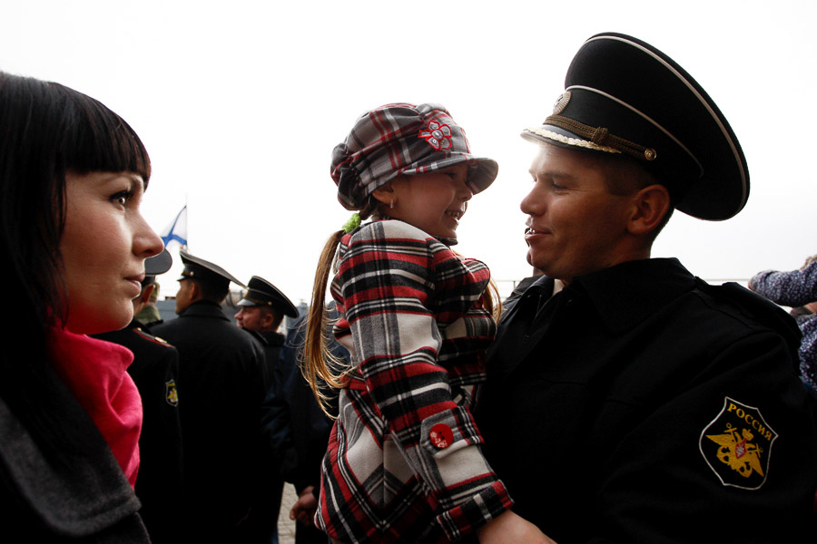 «Неустрашимый» со взбитыми сливками: боевой корабль вернулся из похода к берегам Сомали