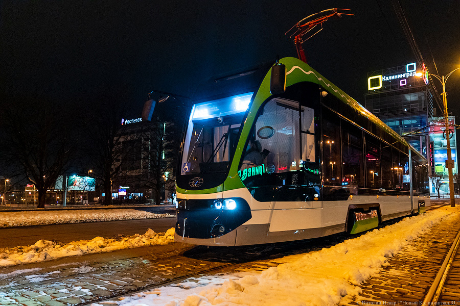 Ночной «Корсар»: на улицы Калининграда вышел новый трамвай (фото)