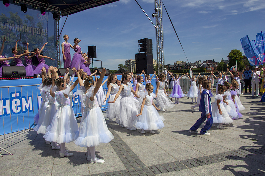 Юлиан на закате и танцы под хиты прошлых лет: Калининград отмечает День города (фото)