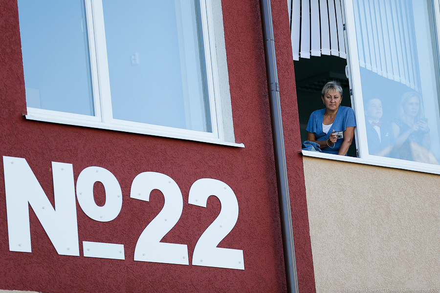 В окружении странных зверей: первая линейка в новой гимназии с первыми лицами