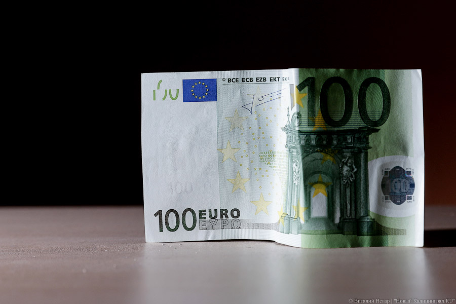 Курс евро вырос на пять рублей