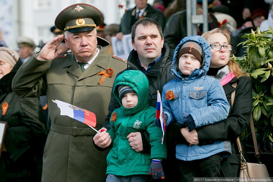 «Гвоздики», «Град» и снег: в Калининграде прошел Парад Победы
