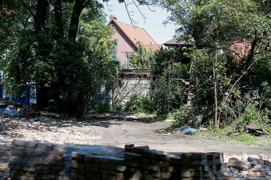 Конец эпохи: в Калининграде снесли историческое здание детсада (фото)