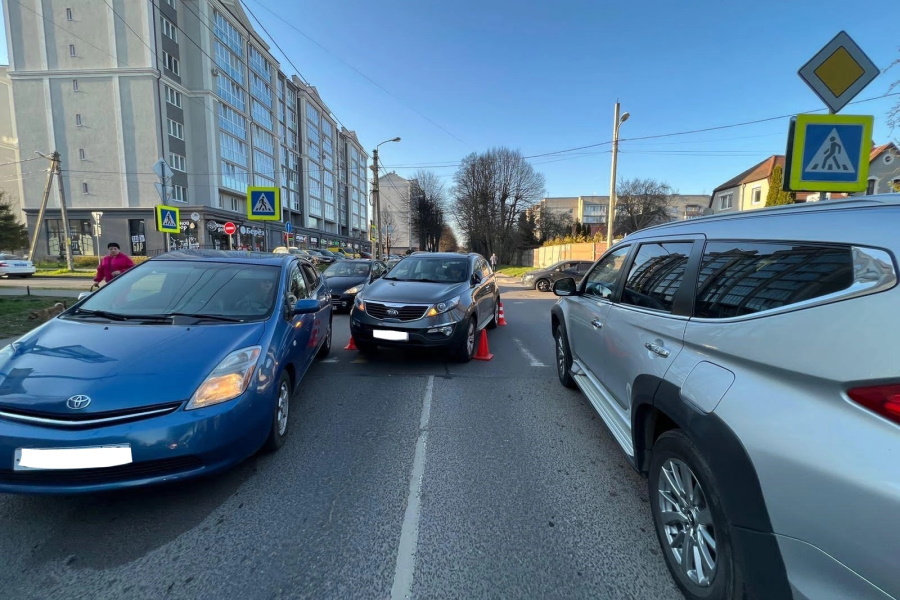 В Калининграде на улице Красносельской под колеса «КИА» попала 81 ...
