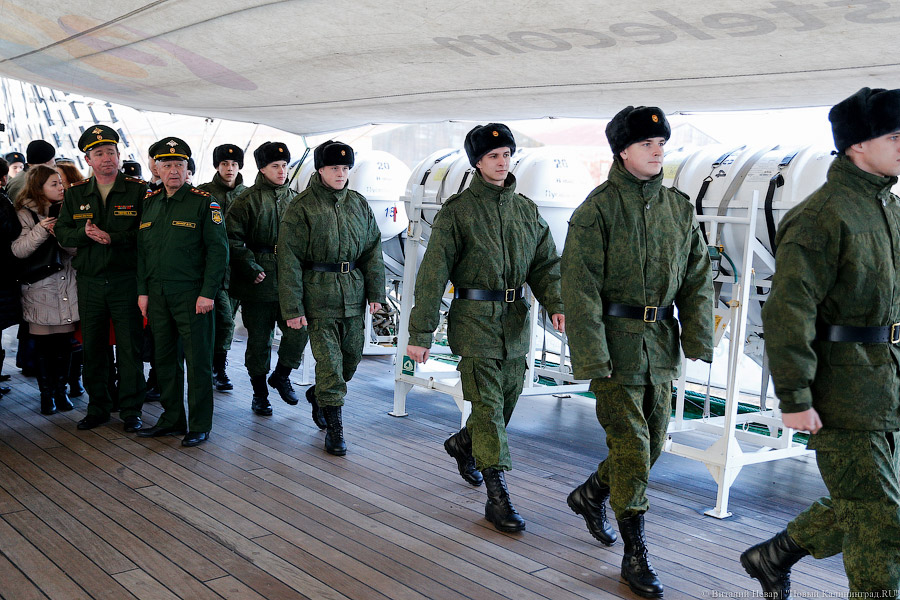 Кремлёвская рать: призывники из Калининграда отправились в Президентский полк