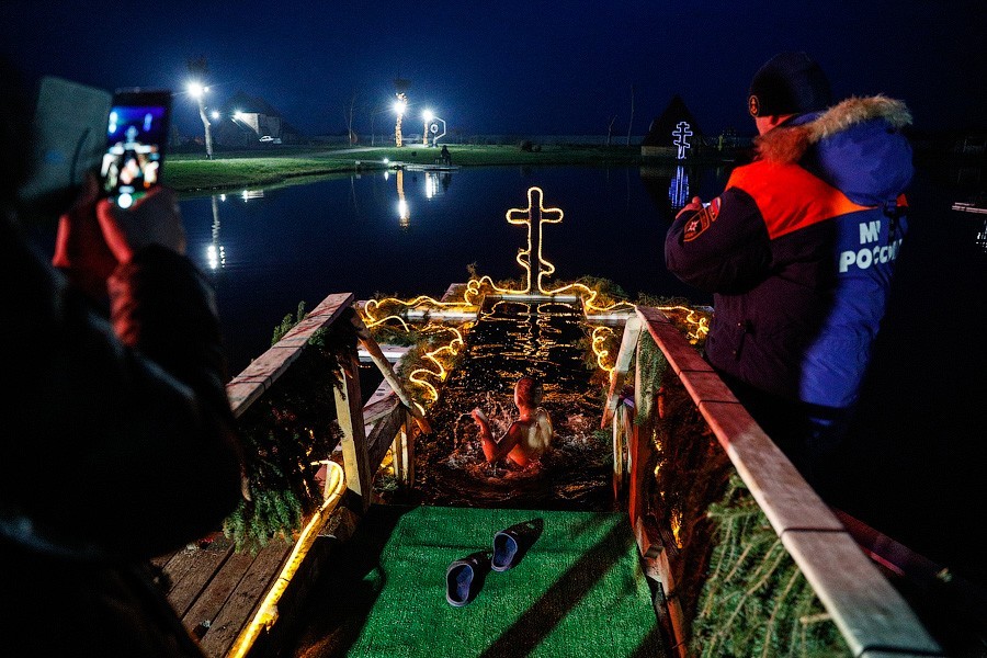 Крещенские купания в стабильный «плюс»: фоторепортаж «Нового Калининграда» (фото)