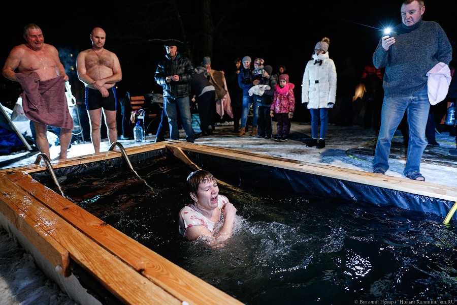 Окунулся, перекрестился: как прошли Крещенские купания в Калининграде (фото)