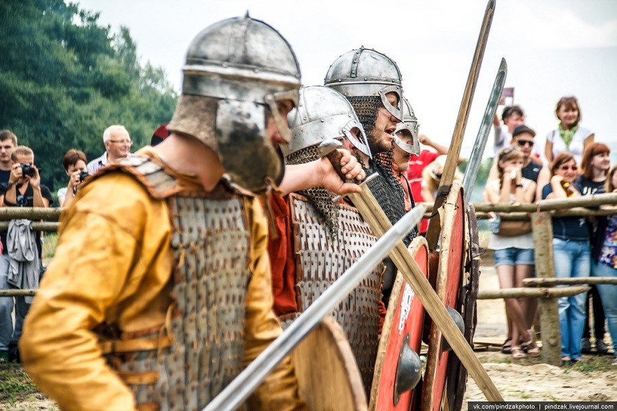 Начался крупнейший средневековый фестиваль в Калининградской области