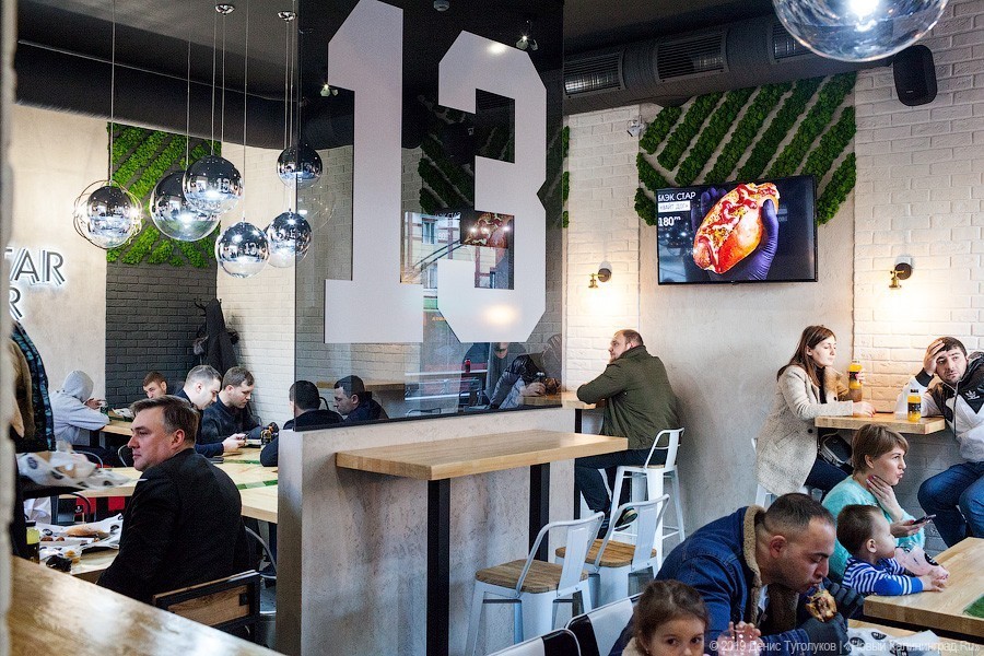 «Piano Bar» и «Black Star Burger»: в Роспотребнадзоре назвали самые шумные заведения