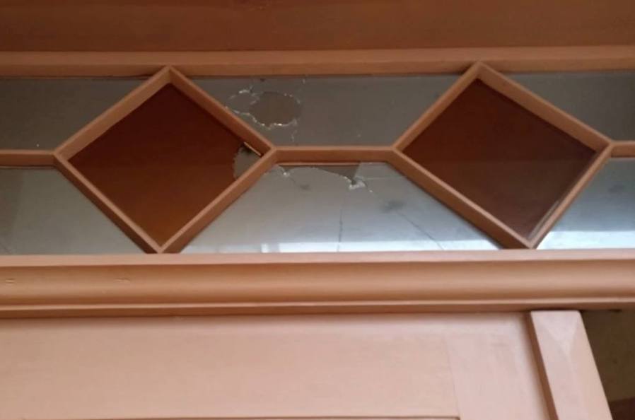 В Черняховске испортили несколько отреставрированных дверей (фото)