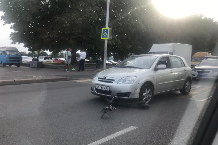 На ул. Шевченко сбили человека на электросамокате (фото)