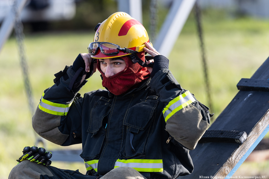 Боевое развертывание: в Калининграде провели соревнования спасателей (фото) 