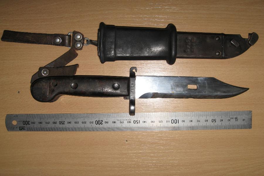 Калининградские таможенники изъяли у поляка боевое холодное оружие (фото)