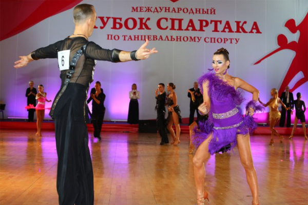 В мир грации и спорта: идет набор в студию бального танца «Он и Она»