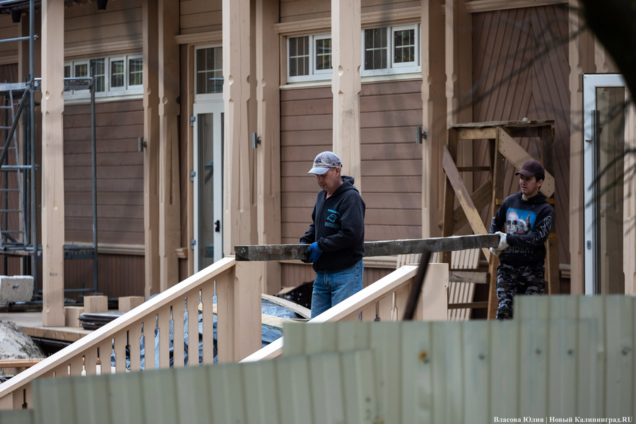 Монополия на пляж: как выглядит скандальное кафе в Зеленоградске, которое власти называют «НТО» (фото)