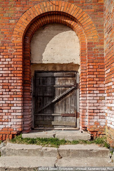 Нам на небо: кирха, построенная по инициативе прусского короля, превратилась в склад химикатов