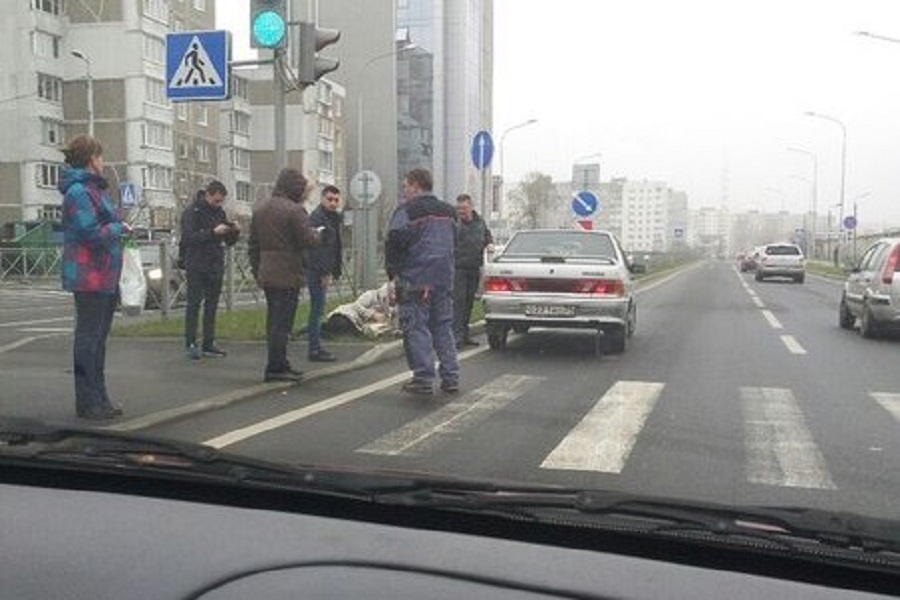 На пешеходном переходе на ул. Челнокова водитель «Лады» сбил женщину (фото)