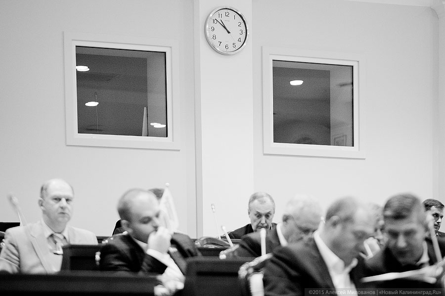 Будто в предпоследний раз: как депутаты облдумы осеннюю сессию открыли (фото)