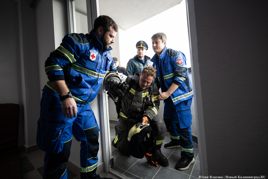 За три минуты на 25-й этаж: у пожарных прошли соревнование по скоростному подъёму (фото)