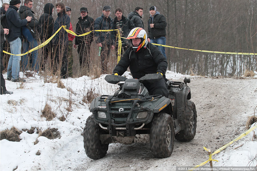 «Пингвиньи гонки»: фоторепортаж с зимнего мотокросса
