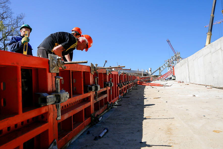 Далеко ли до Юрмалы: как губернатор Николай Цуканов стройплощадку Театра эстрады навещал