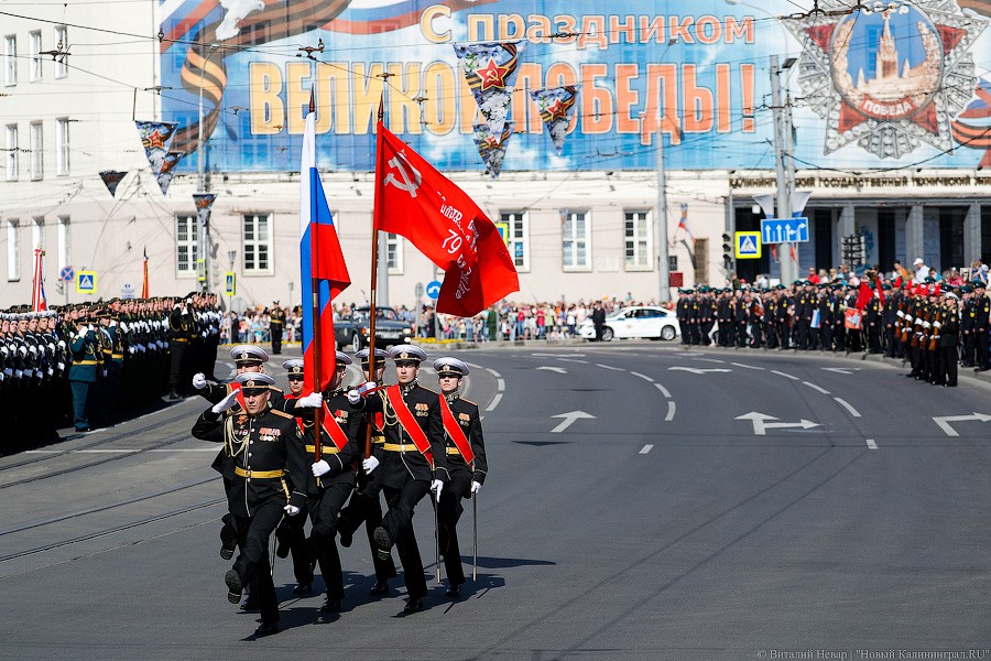 Курсантки, кадеты и танк: как прошёл Парад Победы в Калининграде (фото)
