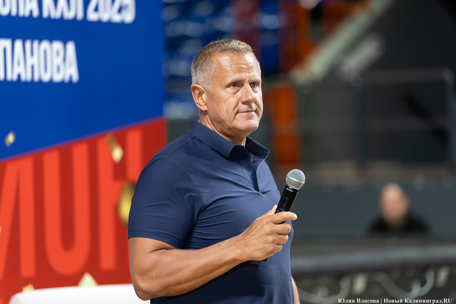 «Локосемья»: в Калининград из Ярославля привезли хоккейный Кубок Гагарина (фото)