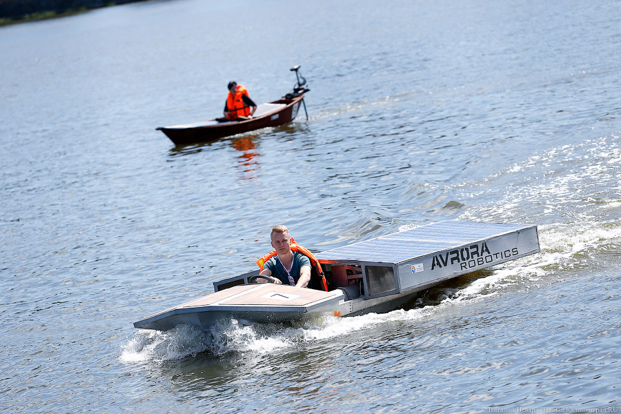 Стартовали: в Калининграде прошли соревнования лодок на солнечных батареях