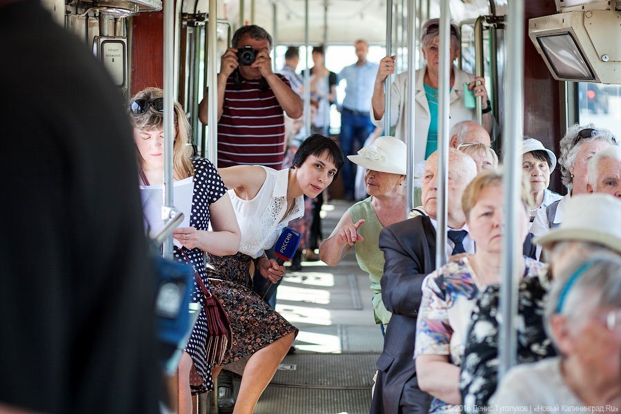 Почти ровесники: в Калининграде прошла трамвайная экскурсия для ветеранов