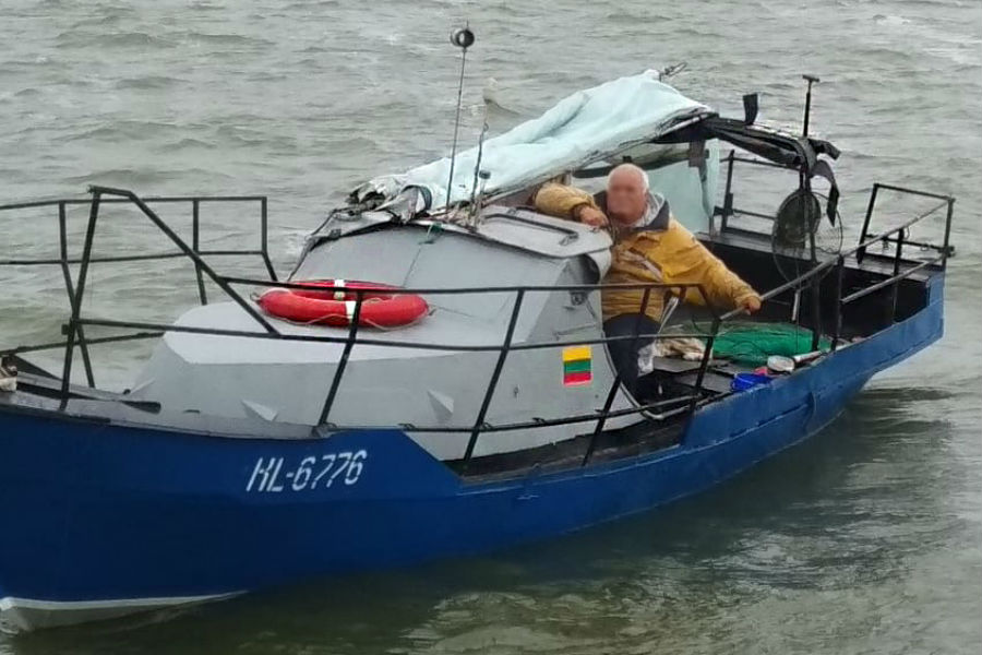 В Куршском заливе задержали рыболовное судно с двумя литовцами на борту