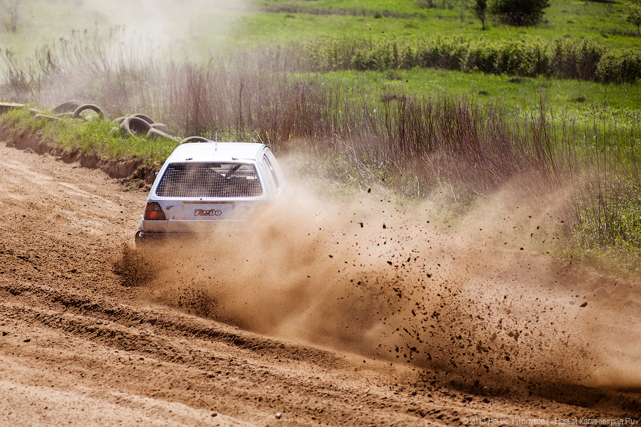 «С шумом и пылью»: фоторепортаж с соревнований по автокроссу