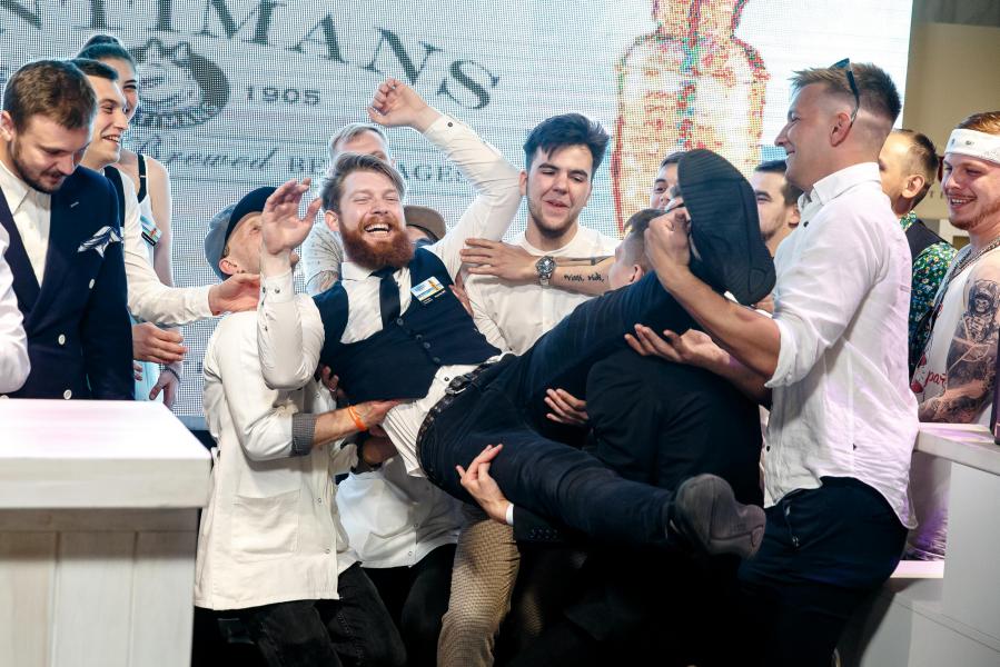 Море, поэзия, коктейли: в Калининграде выбрали обладателя «Янтарного шейкера»