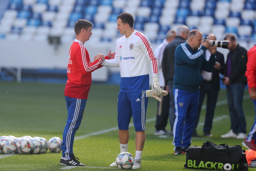 На поле все, кроме Дзагоева: тренировка сборной России в Калининграде (фото)