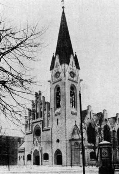 «Инвентарь дворника не трогать!»: что происходит с уцелевшими фрагментами кирх в Советске