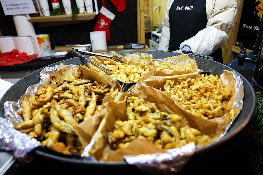 Гастрономическая шаурма и другие: на острове Канта открылась новогодняя ярмарка (фото)