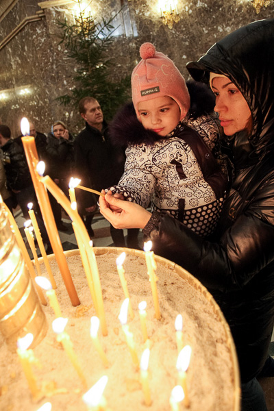 Рождество Христово: богослужение в Храме Христа Спасителя (фото)