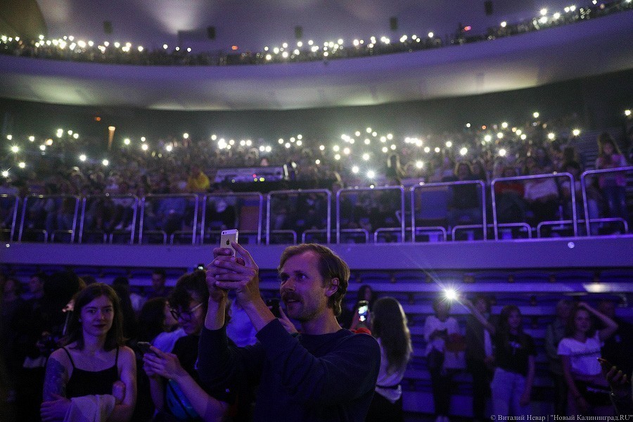 Пошумим за Тарковского: как прошёл концерт Монеточки за 100 рублей