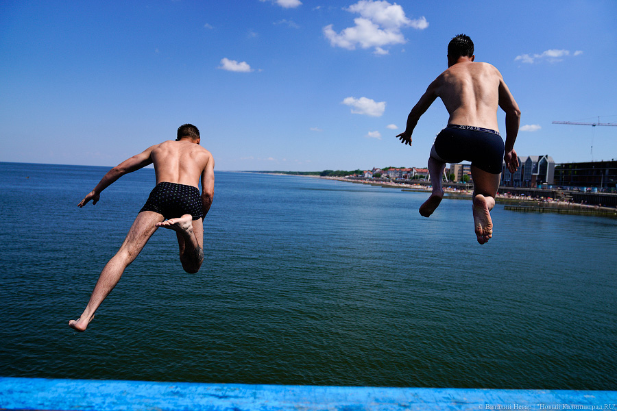 Тесные контакты: пляжи области в жаркие выходные были забиты туристами (фото)