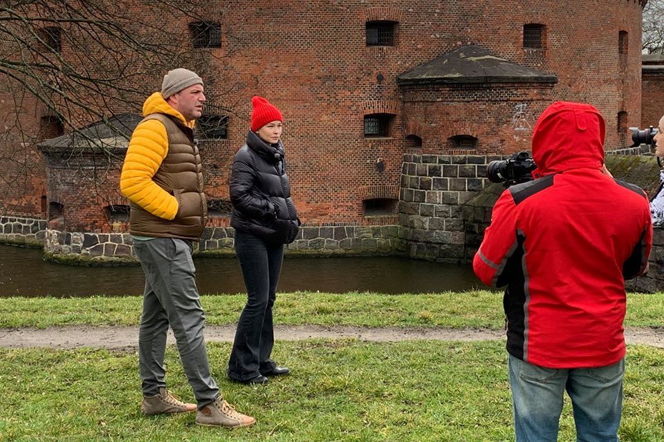 Юлия Пересильд и Максим Виторган участвуют в съёмках в Музее янтаря (фото)