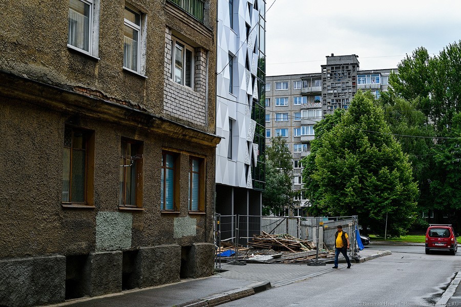 Стекло и треугольники: как выглядит фасад реставрируемой «Кройц-аптеки»