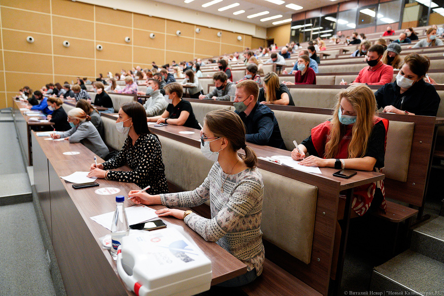 И взрослые, и дети: как в БФУ провели «Тотальный диктант» (фото)