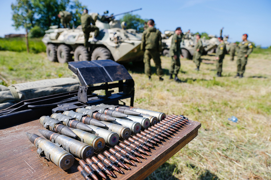 «Вальс бронетранспортёров»: в Хмелевке прошло военно-морское дерби 