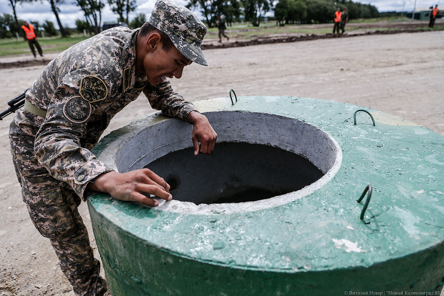 Чей морпех круче всех: фоторепортаж с конкурса «Полоса препятствий»