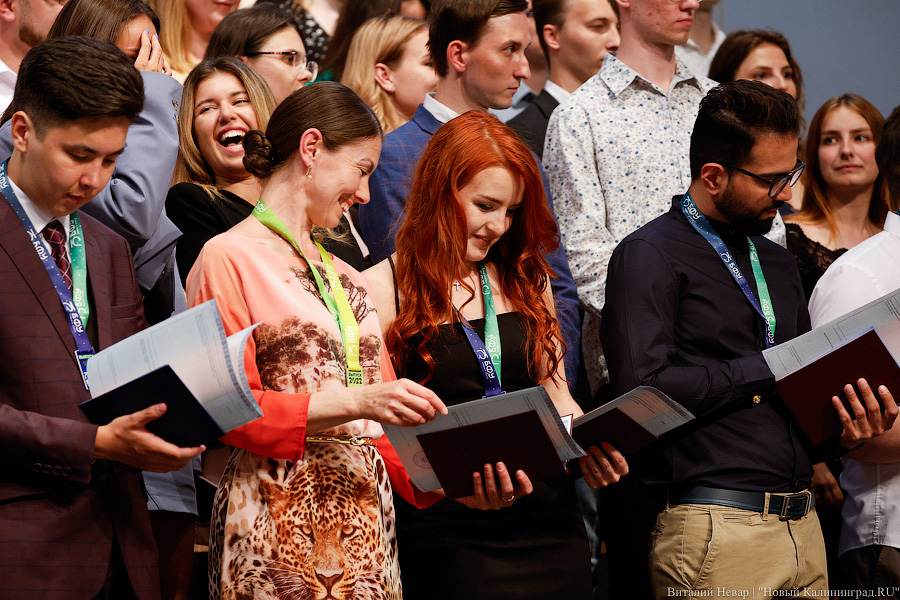 Диплом — и точка: выпуск студентов БФУ им. Канта в Кафедральном соборе (фото)