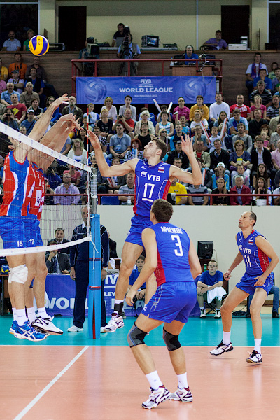 «Призрак успеха»: фоторепортаж с волейбольного матча «Россия — Сербия»