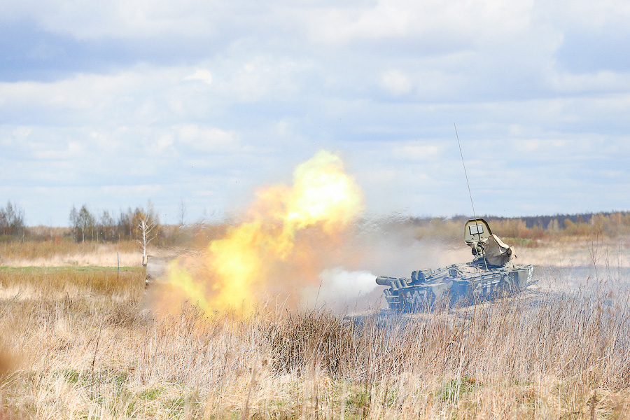 Быстрый и точный: в Калининградской области танкисты готовятся к биатлону