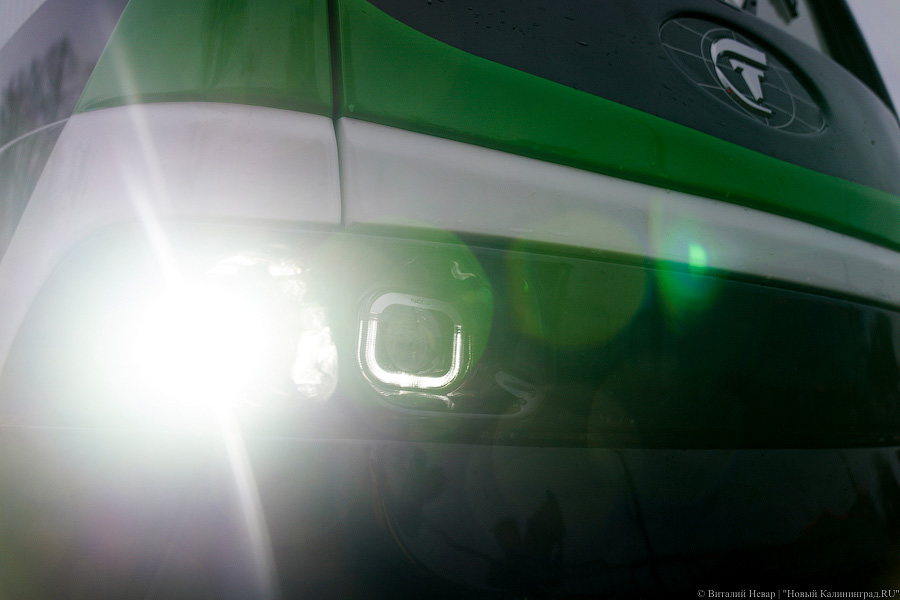 Летучий голландец: в Калининград привезли новый трамвай (фото)