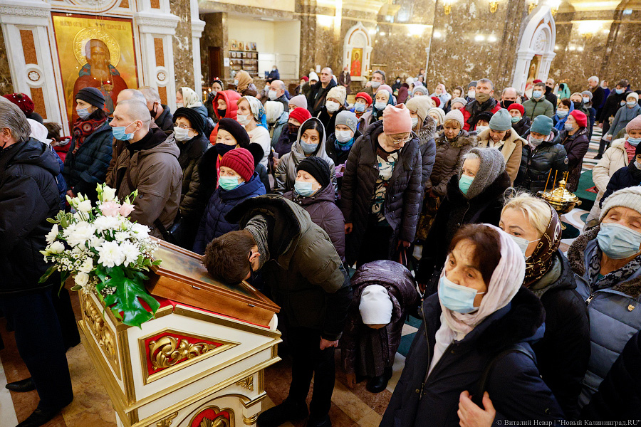 Без проруби, но с литургией: в Храме Христа Спасителя провели праздничную службу (фото)