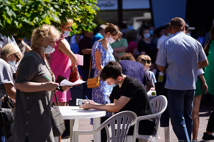 Кто последний на укол: в Калининграде образовались очереди на прививку от COVID