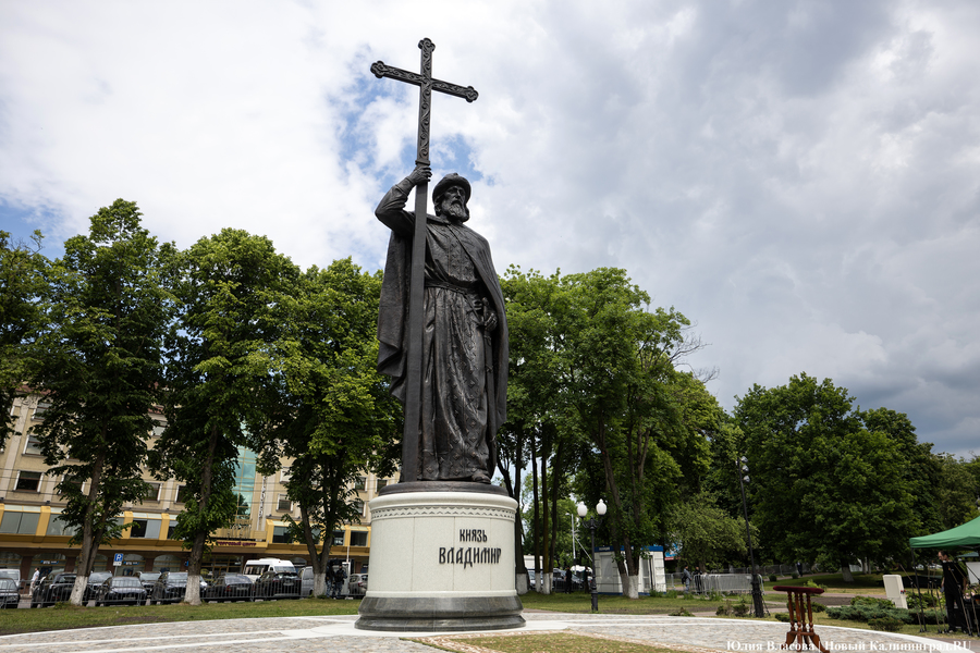 Кирилл и Владимир: глава РПЦ провел в Калининграде богослужения и освятил новый памятник (фото)